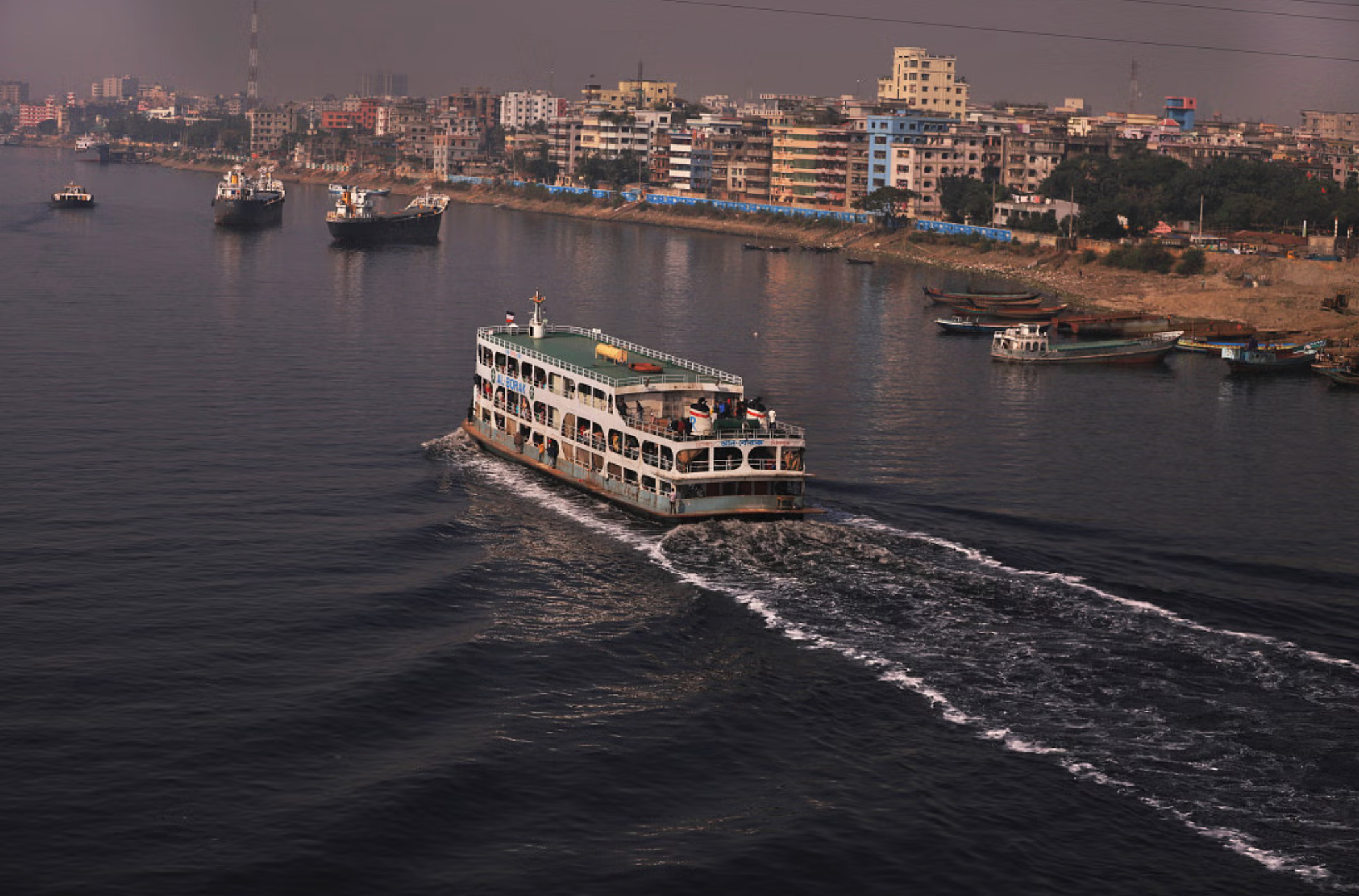 New Zealand beats Pakistan by 8 wickets with 10 overs to spare in the 4th T20